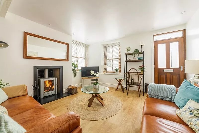 Nestled away in the seaside town of Peel is Beach's Reach, located around the