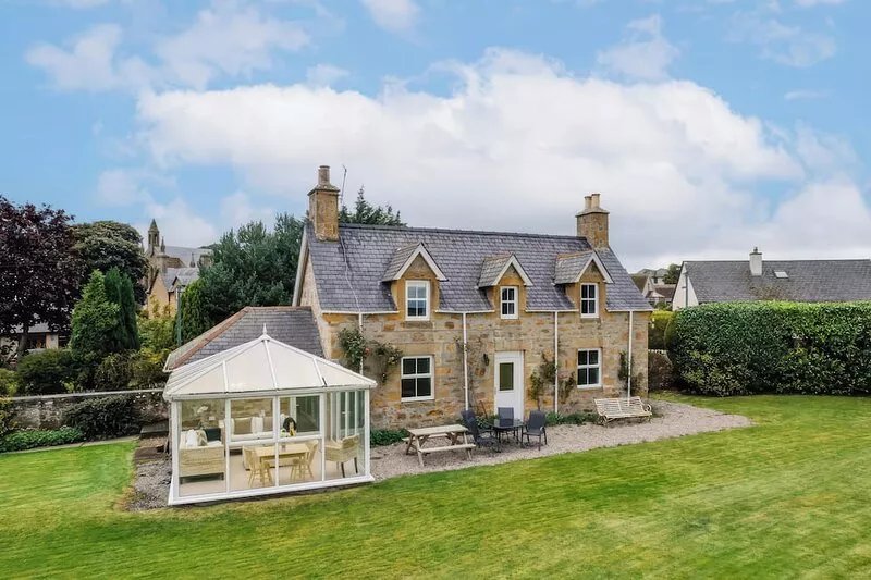 KERRISDALE, family friendly, with a garden in Dornoch