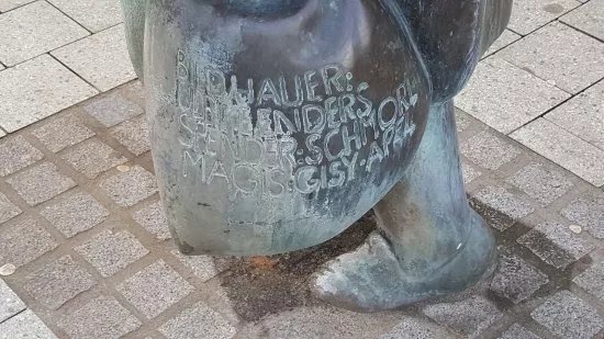Skulptur "Mann mit Regenschirm"
