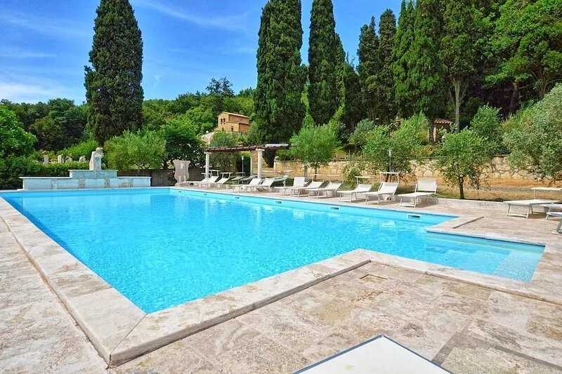 Lovely apartment for 8 people with pool and parking