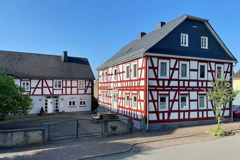 Living in a "monument" in the center of Battenberg an der Eder