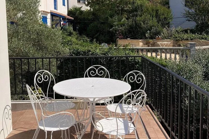 Walking distance to the beach, perfect house for groups and large families