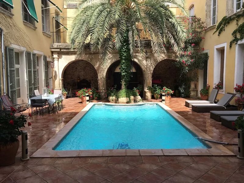 Apartment for 6/8 people in a 17th century private mansion with swimming pool