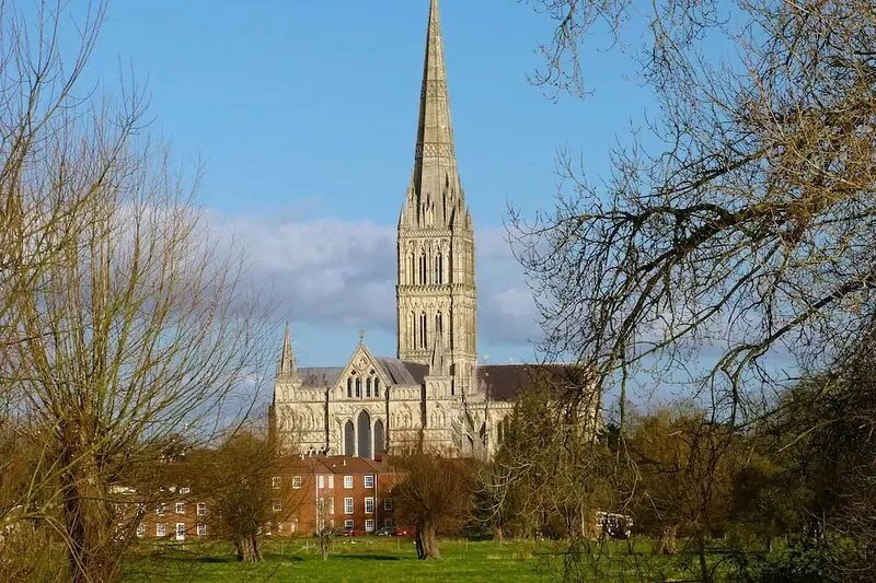 City Haven 10 min walk Cathedral & City + Netflix