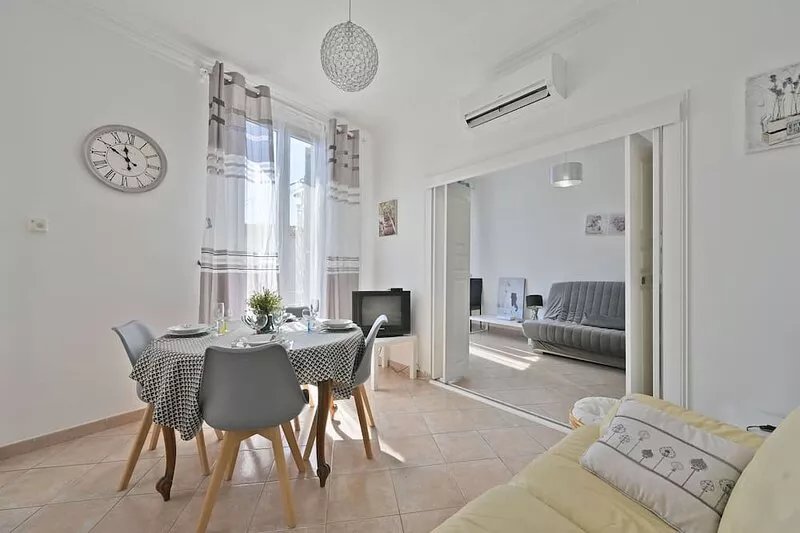 Apartment with lovely view of park 5 minutes from the center on foot