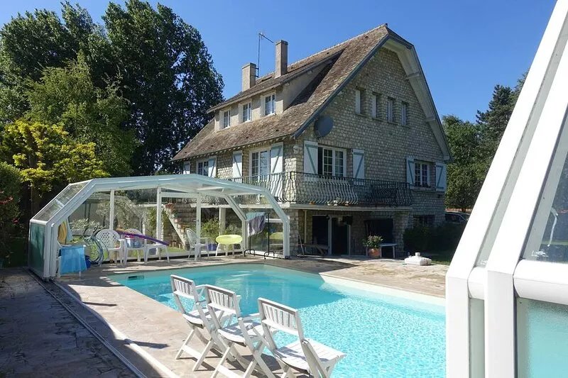 Villa 160m2, covered swimming pool, land1300m2, near Versailles, St Quentin-en-Y