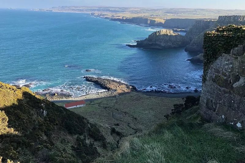 Seabreeze Cottage, a lovely cottage, only a 2 mile walk to the Giant's Causeway.