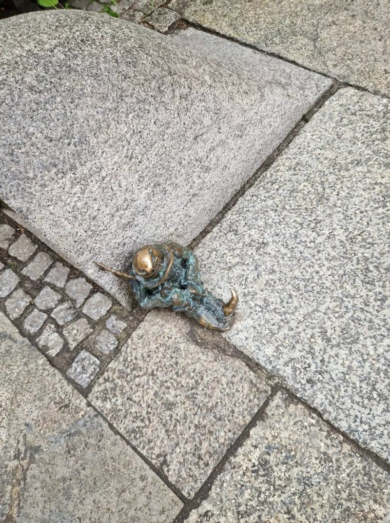 Spioch Statue