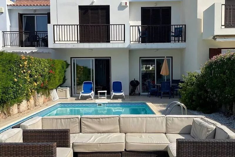 Endless seaviews and private pool -- and a stroll to Coral Bay!