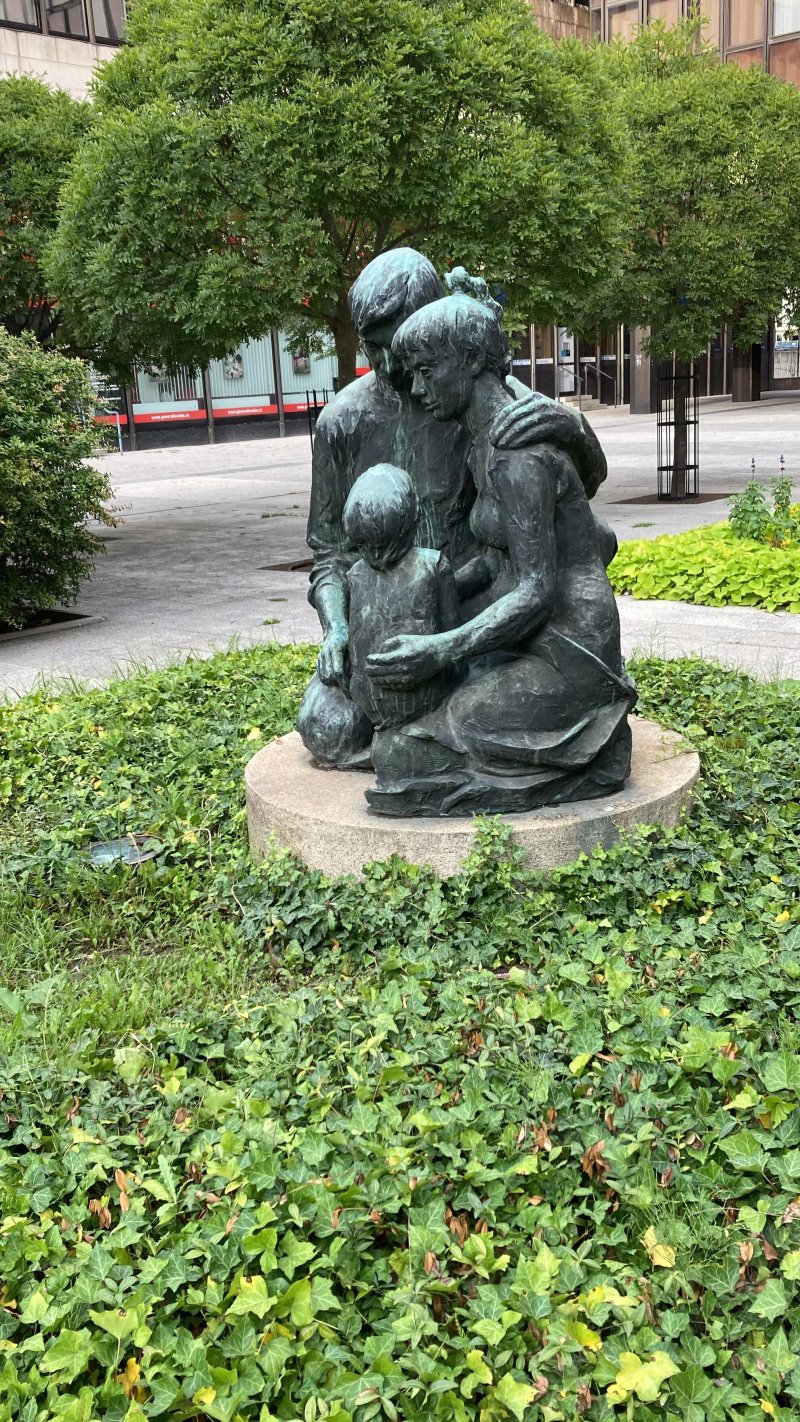 Familienskulptur (Socha Sousosi rodiny)