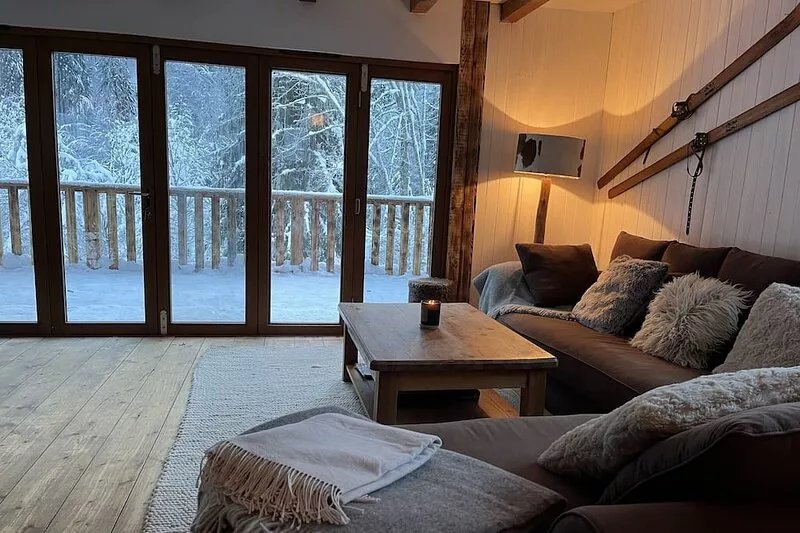 Idyllic chalet with hot tub, close to the village, bus stop outside MULTIPASS !