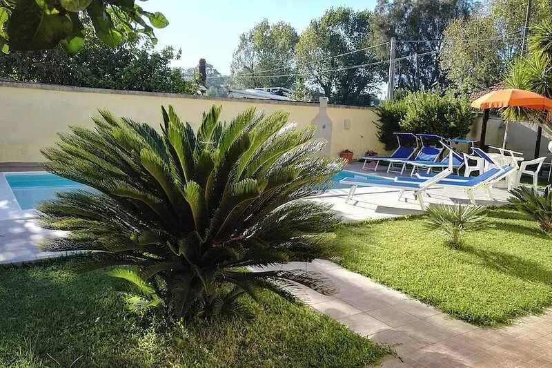 Villa with private pool and garden, not far from the sea