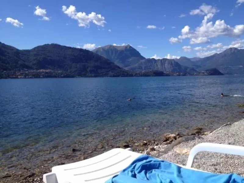 Comfortable house with private garden of 1500 square meters. 4 bedrooms, 3