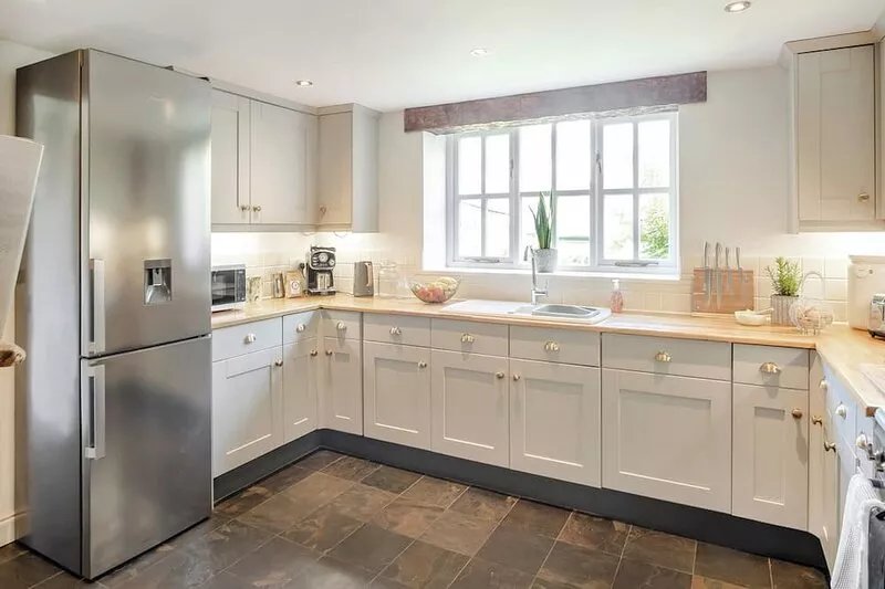 4 bedroom accommodation in Niton