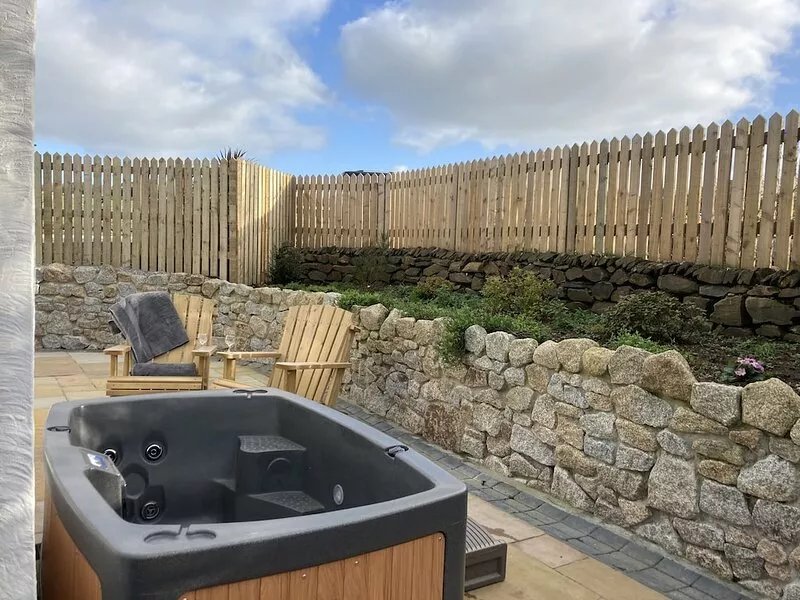 The Stables - Spacious Cottage with Hot Tub