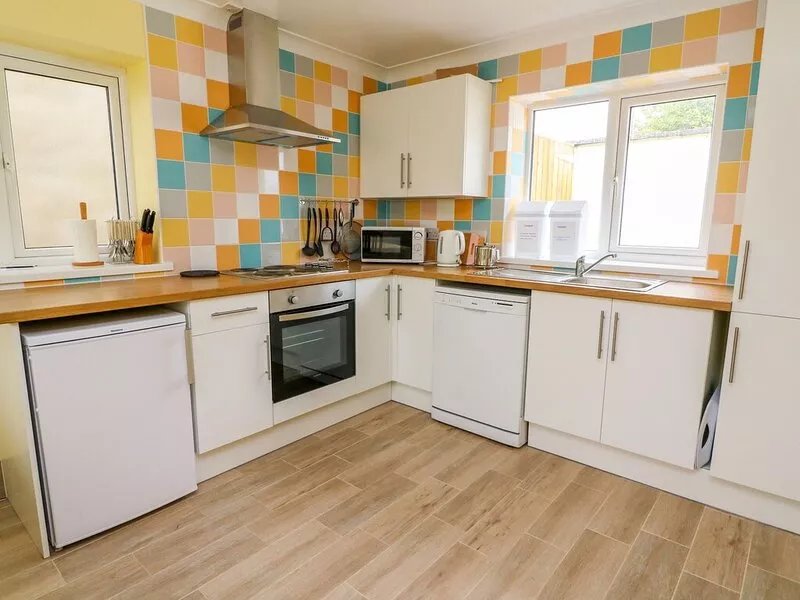 HEN BRYNBEDW, pet friendly, with a garden in Llanybydder