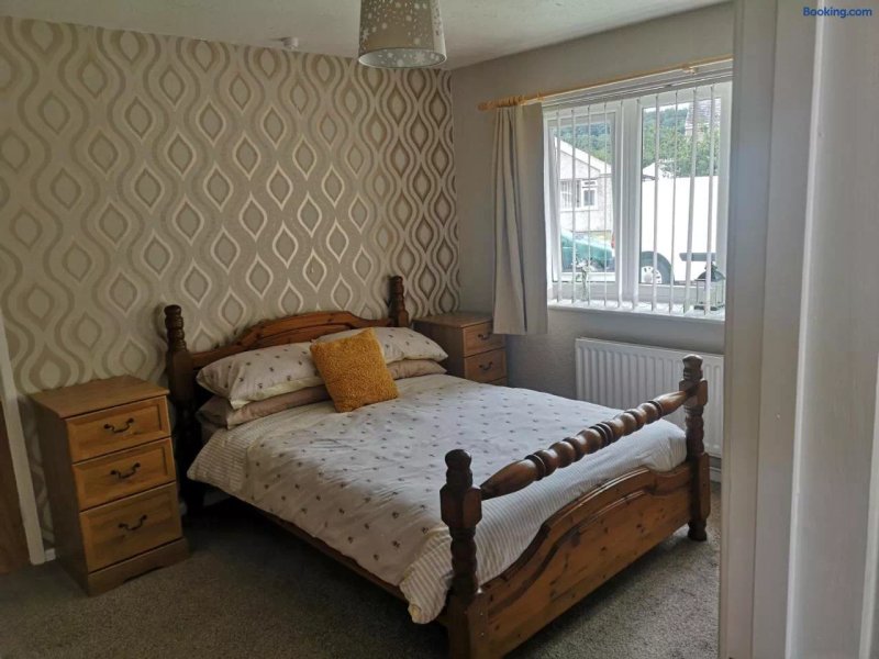 Private Bedroom In A Detached Bungalow