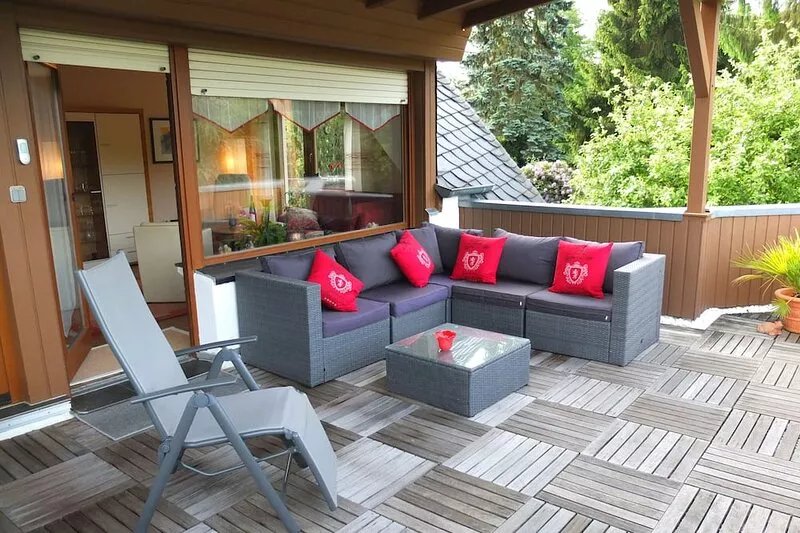Modern furnished cottage above the Mosel with a large sun terrace.