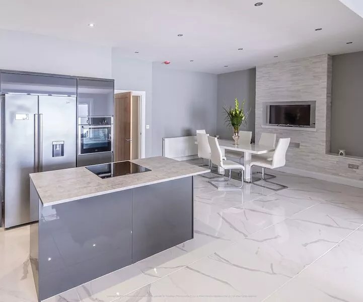 Beautiful modern open plan living with Hot Tub