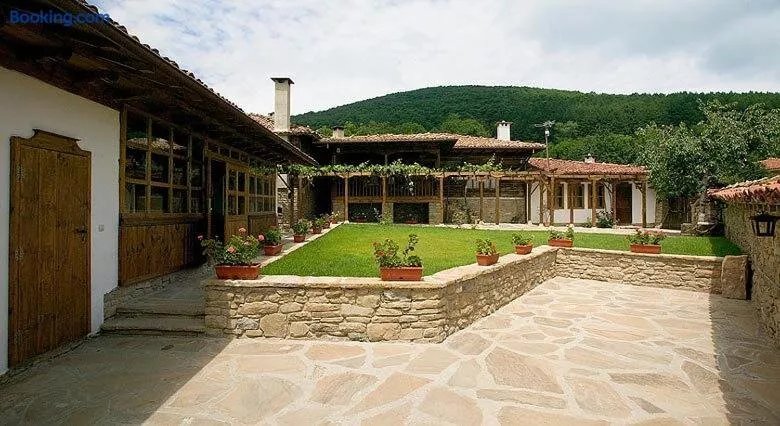Guest House The House with the Vine