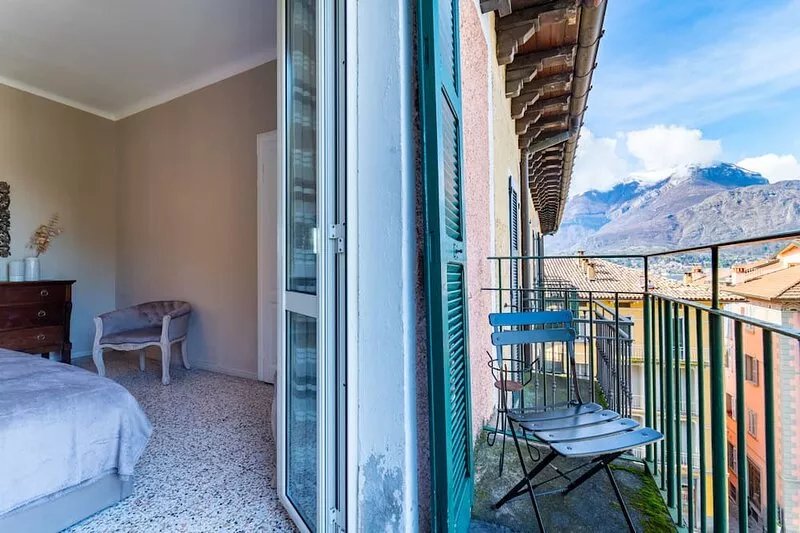 Lotus Apartment with Lakeview by Wonderful Italy