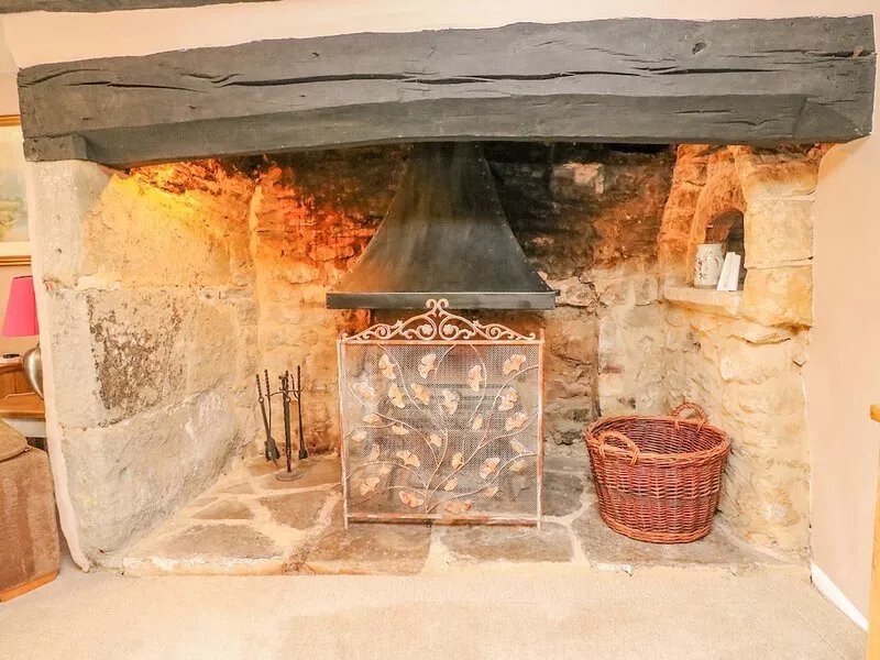 PIPPINS LODERS, pet friendly, with open fire in Bridport