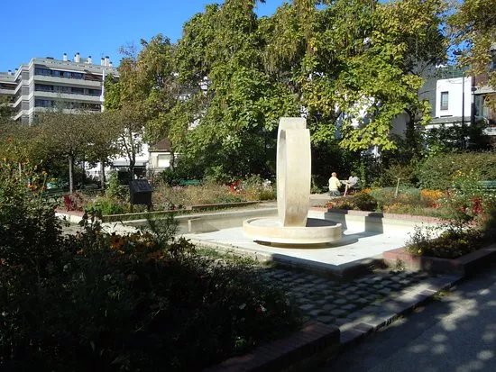 Square des Saints-Simoniens