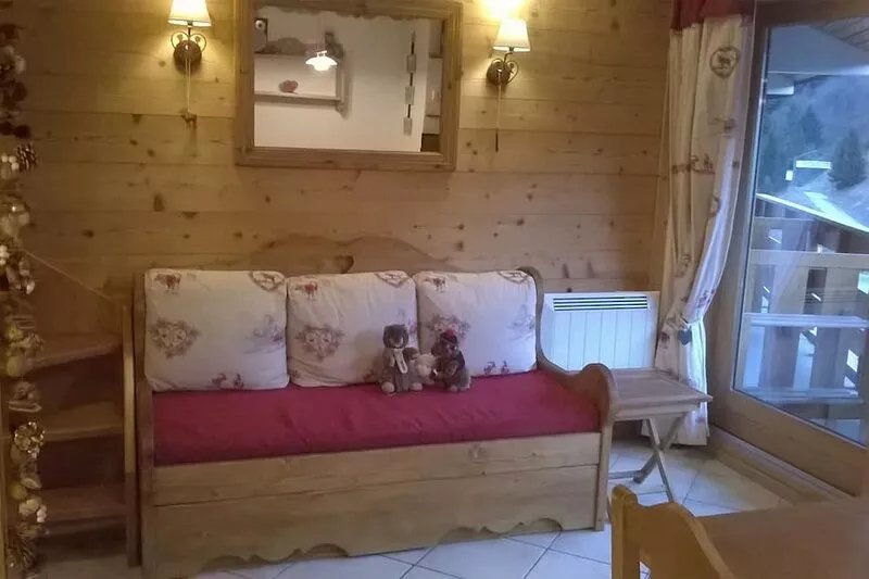 Duplex with Savoyard chalet decoration, ski-in/ski-out, 6 persons