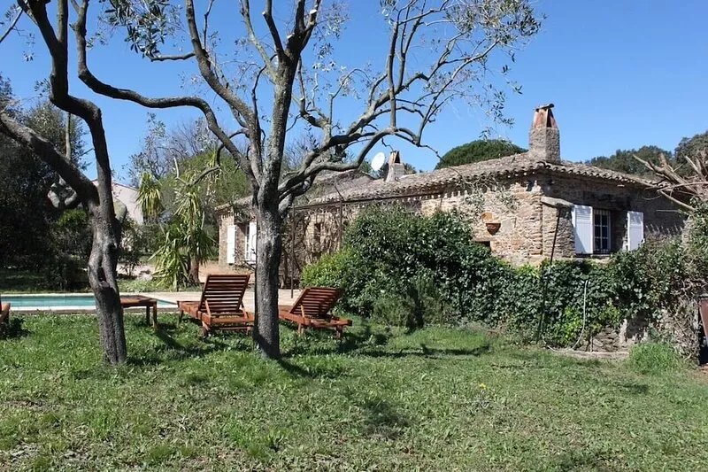 Stone house, new kitchen and bathroom, 1500m2 garden, swimming pool