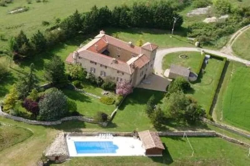 Castle South France with pool, fantastic for family or friends party