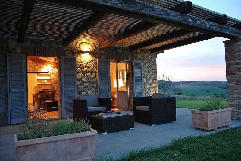 Luxury country house with pool and magnificent surroundings