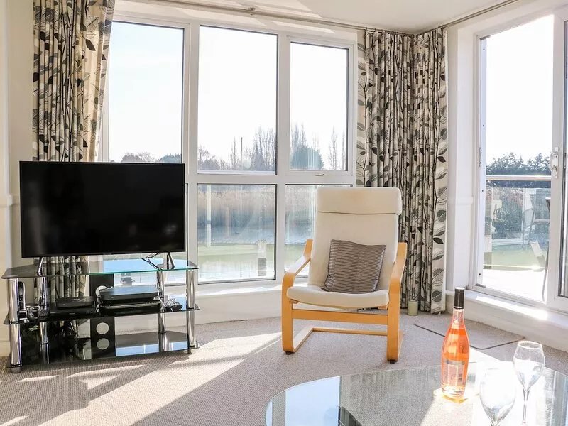 17 THE BOATHOUSE, character holiday cottage, with a garden in Rye