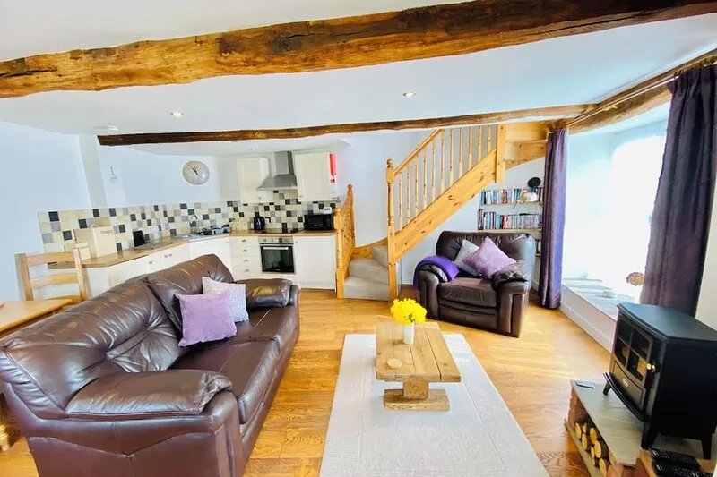 Beautiful C17th Cottage - pet-friendly, near Lake District, idyllic village.