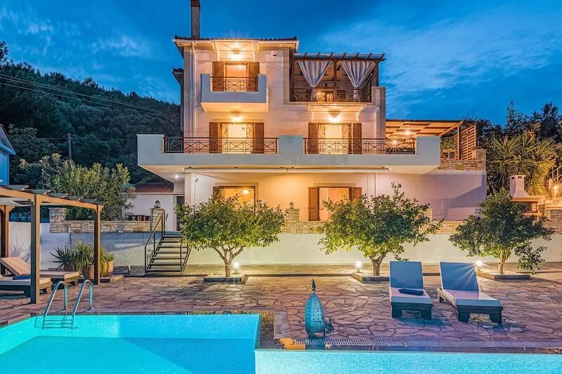 Stunning home in Kokari with kitchen
