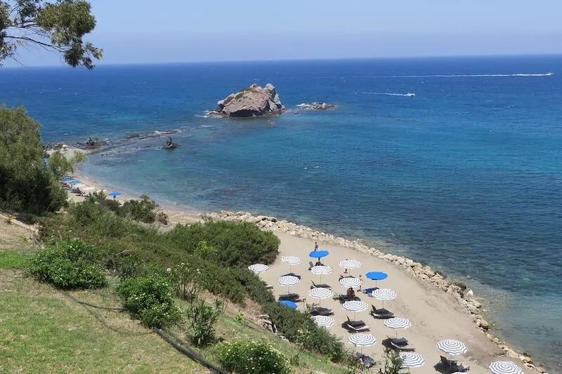 STUNNING VILLA IN CORAL BAY, PRIVATE POOL, LARGE GARDEN, 3 MINS WALK TO BEACH