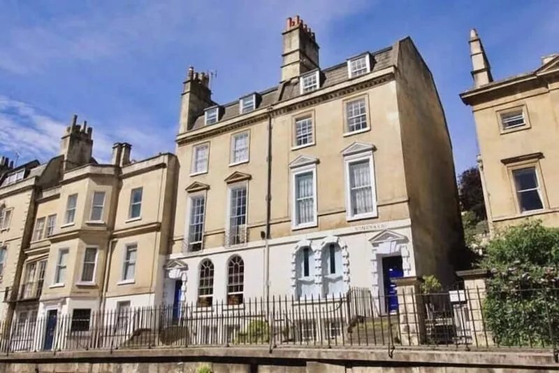 The Courtyard - 2 bed Apt in Georgian Townhouse