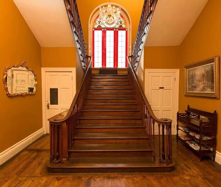 NEW TO VRBO - 5 Star Unique Irish Country Manor House - Centrally Located