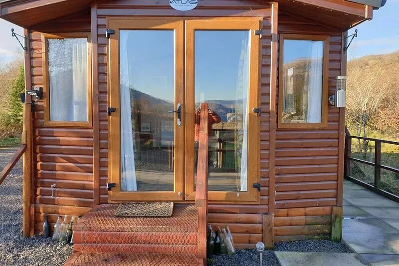 Loch View - luxury cabin with spectacular alpine and loch views