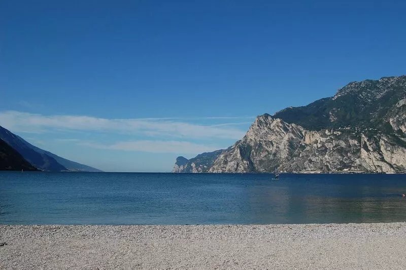 GREEN and PANORAMA: FREE WiFi, PRIVAT PARKING, BBQ, 5MIN DA RIVA D / G AND ARCO