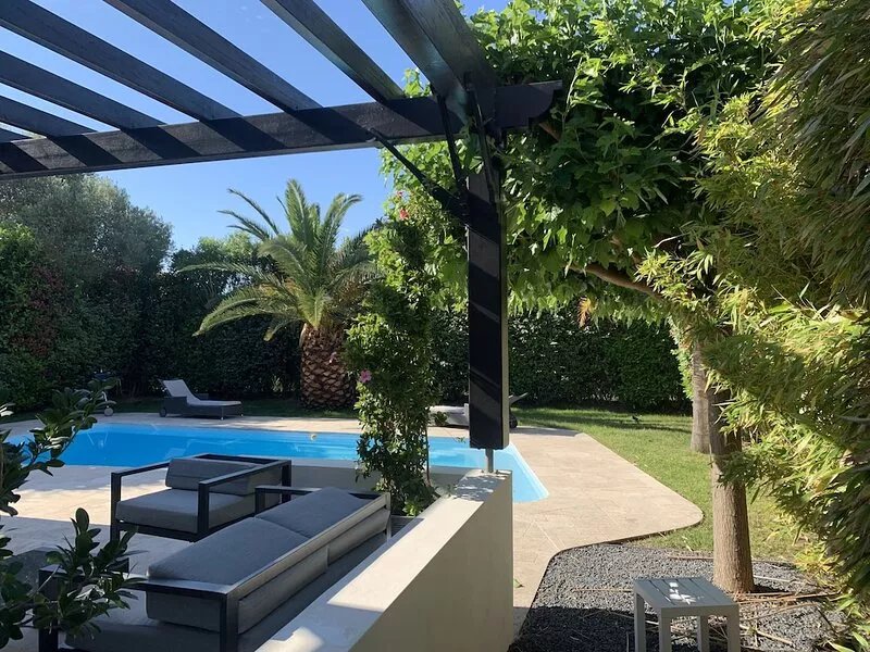 VILLA Standing 160m2, heated SWIMMING POOL, Air Conditioning, 700m BEACH! Near