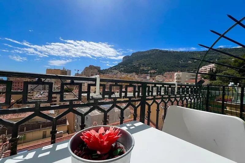 This townhouse is a 1 bedroom(s), 1 bathrooms, located in Beausoleil