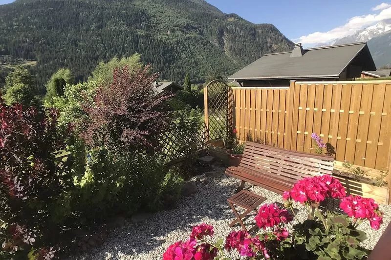 Chamonix Valley chalet in quiet location with private sunny garden and views