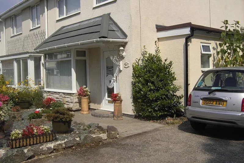 Family friendly 3-bedroom house.  . Sleeps 5.