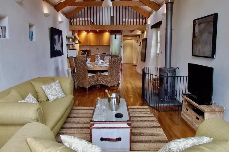 Beautiful large cottage with gorgeous gardens