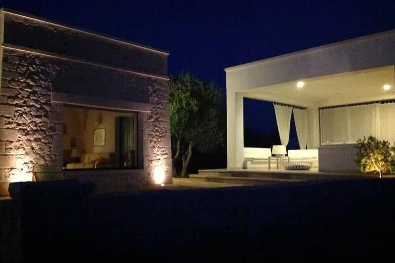 Refined house with a large patio overlooking the expanse of olive trees