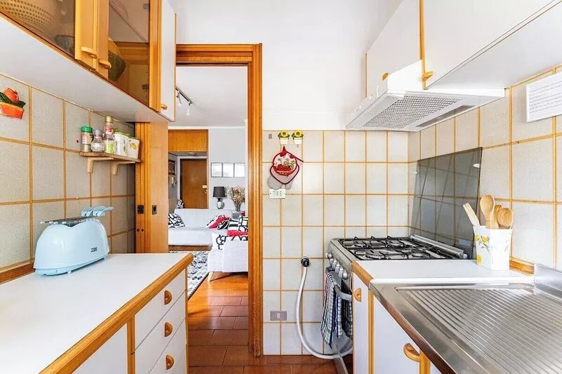 Loretta's place! A modern, cozy, quiet and bright apartment