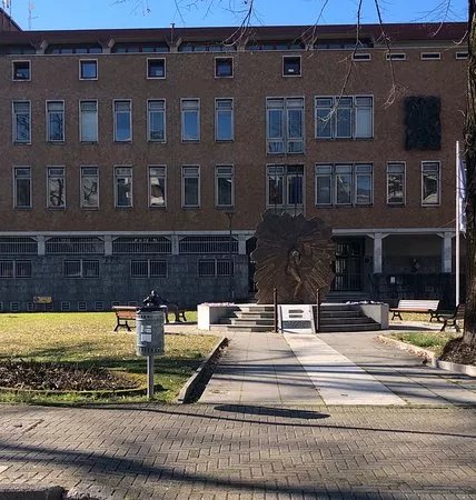 Monumento ai Caduti Istituzionale "Tra il Bene e Il Male"