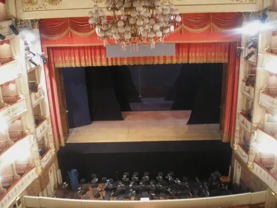 Teatro Comunale Luciano Pavarotti