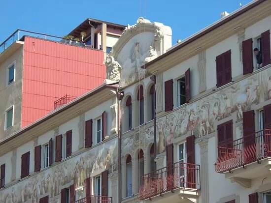 Palazzo dell'ex-albergo Savoia