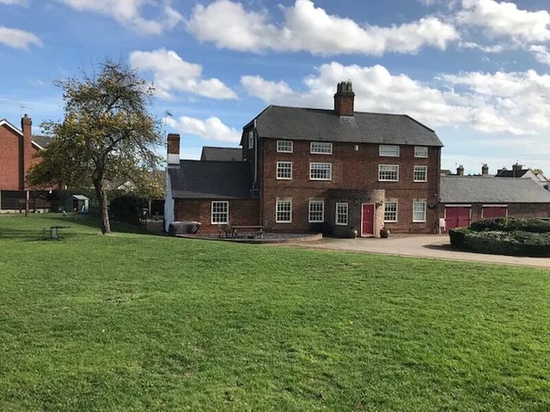 Lovely double room and huge bathroom in comfortable Farm House